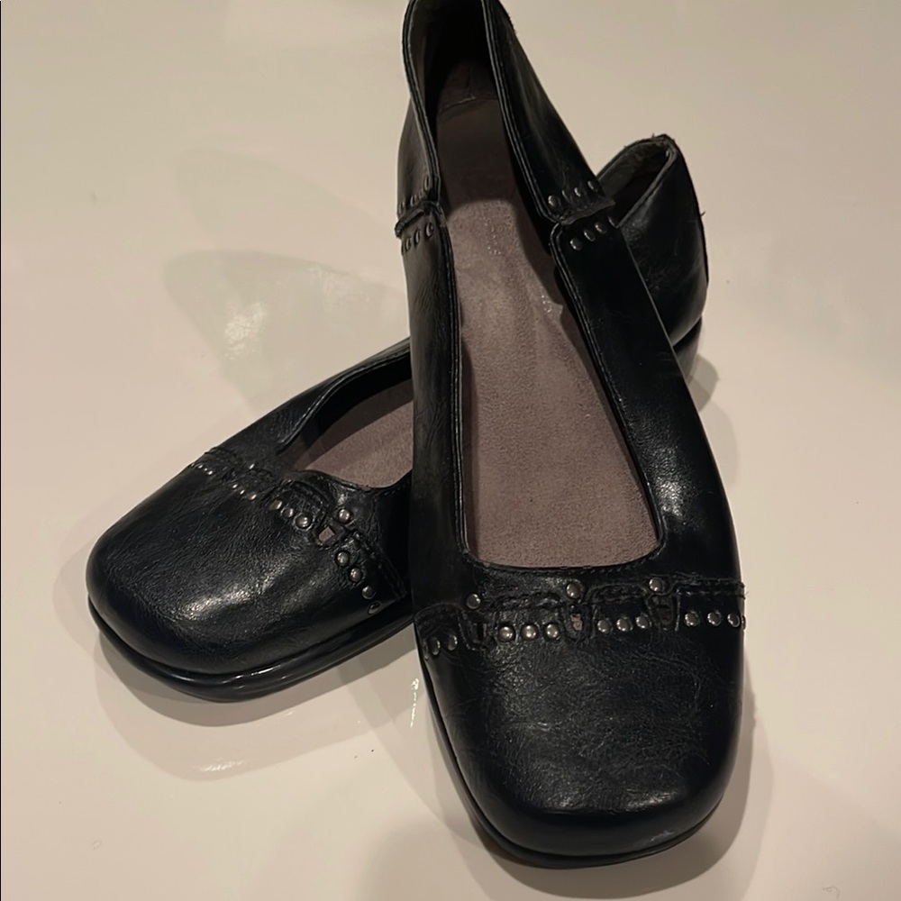 Elegant Black Women's Flats